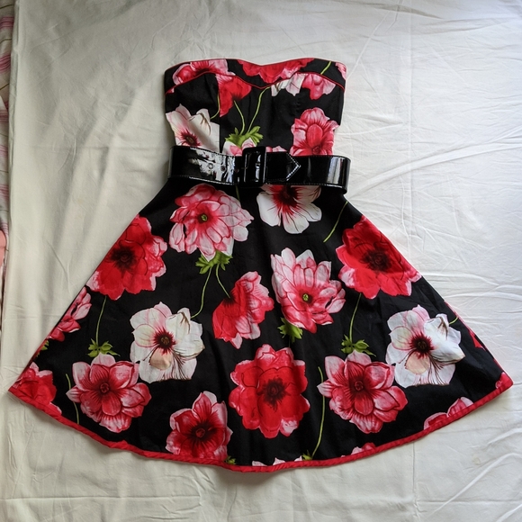 Le Chateau floral strapless dress with belt - Picture 3 of 10